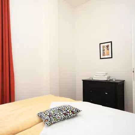 Apartman Theatre.1 *
